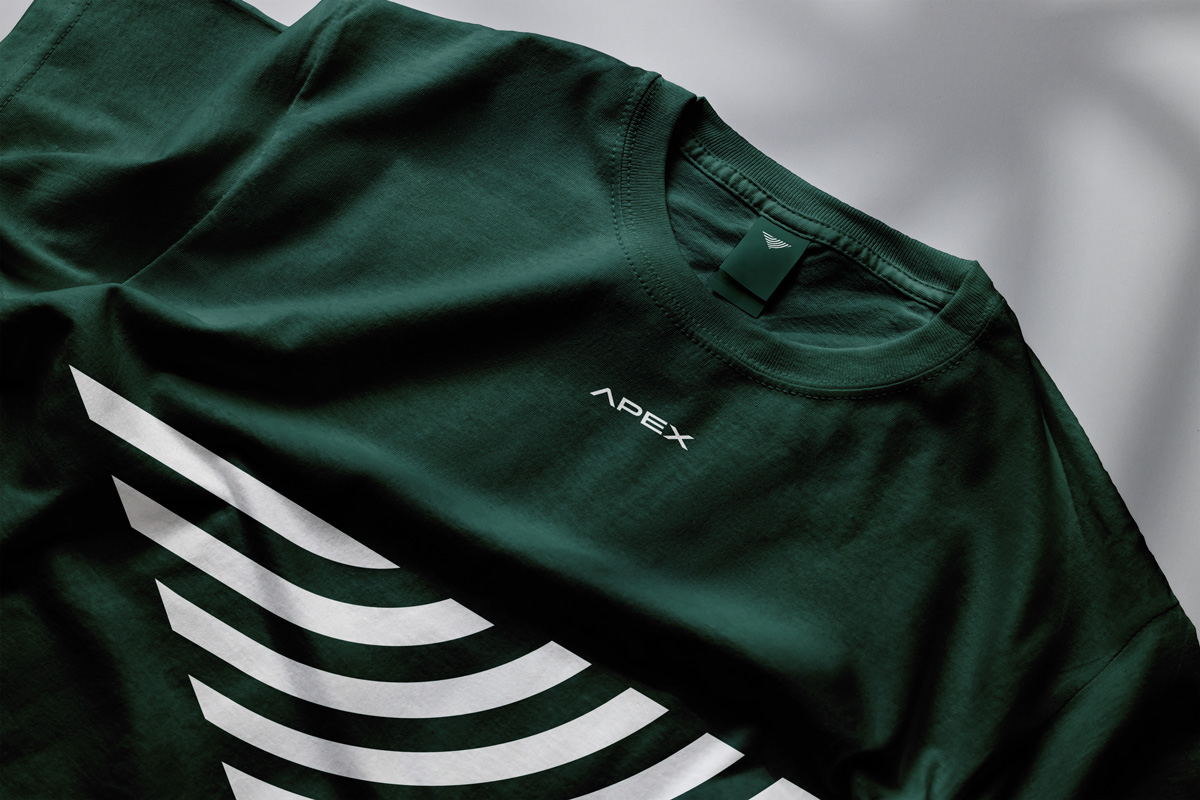 Cropped_T-Shirt_Mockup